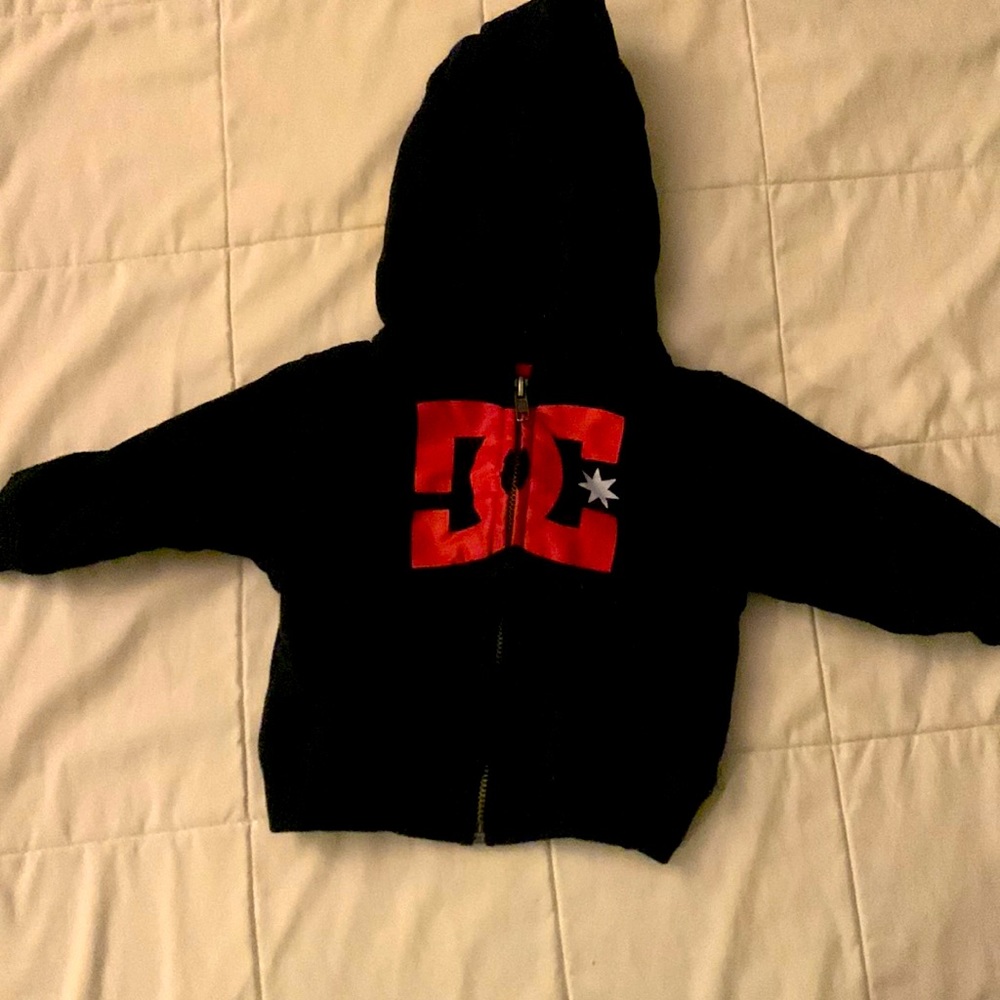 Official DC hooded sweatshirt. Size 3/6 months.